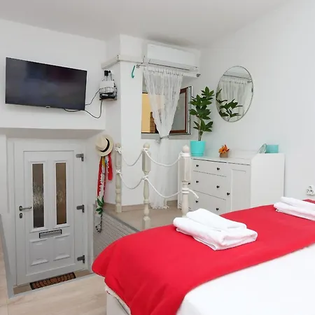 Sha La La - Charming, Unique In A Historic Building Next To A Castle, Wifi, Smart Tv, Washer-dryer アパート バカル