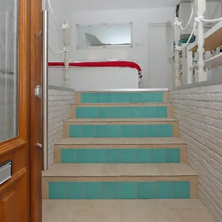 Sha La La - Charming, Unique In A Historic Building Next To A Castle, Wifi, Smart Tv, Washer-dryer アパート バカル