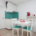 Sha La La - Charming, Unique In A Historic Building Next To A Castle, Wifi, Smart Tv, Washer-dryer Бакар