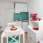 Sha La La - Charming, Unique In A Historic Building Next To A Castle, Wifi, Smart Tv, Washer-dryer Апартаменты *
