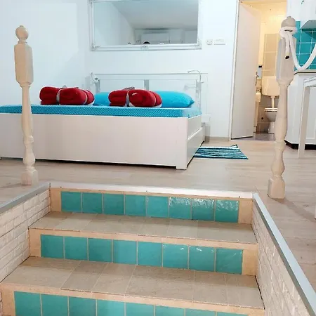 Sha La La: Historic Castle-side With Modern Amenities Apartment Bakar