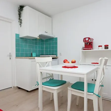 Sha La La: Historic Castle-side With Modern Amenities Bakar