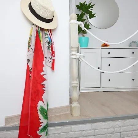 Sha La La - Charming, Unique In A Historic Building Next To A Castle, Wifi, Smart Tv, Washer-dryer Appartamento Bakar