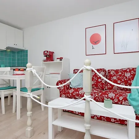 Apartment Sha La La: Historic Castle-side With Modern Amenities *