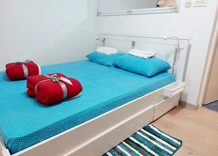 Sha La La - Charming, Unique In A Historic Building Next To A Castle, Wifi, Smart Tv, Washer-dryer