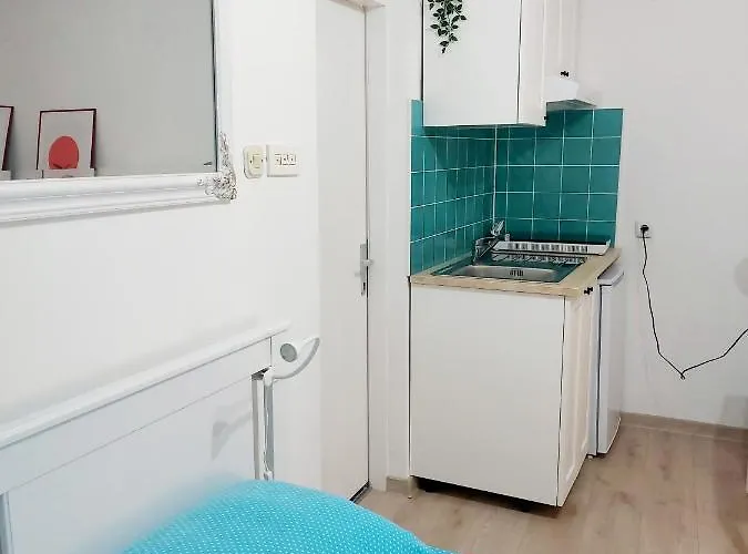 Sha La La - Charming, Unique In A Historic Building Next To A Castle, Wifi, Smart Tv, Washer-dryer Bakar