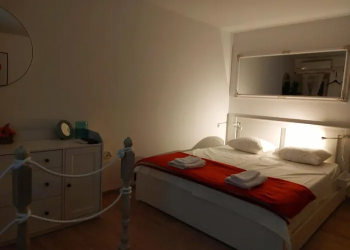 Sha La La - Charming, Unique In A Historic Building Next To A Castle, Wifi, Smart Tv, Washer-dryer