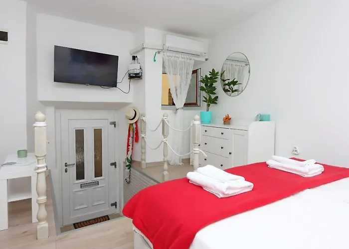 Sha La La - Charming, Unique In A Historic Building Next To A Castle, Wifi, Smart Tv, Washer-dryer Διαμέρισμα Bakar