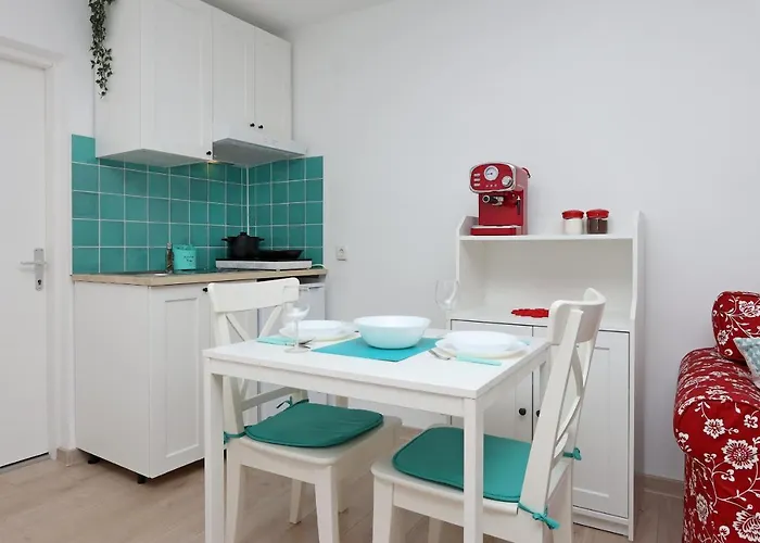 Sha La La - Charming, Unique In A Historic Building Next To A Castle, Wifi, Smart Tv, Washer-dryer * Bakar