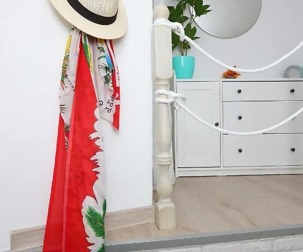 Sha La La - Charming, Unique In A Historic Building Next To A Castle, Wifi, Smart Tv, Washer-dryer Διαμέρισμα Bakar
