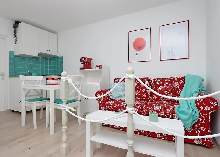 Διαμέρισμα Sha La La - Charming, Unique In A Historic Building Next To A Castle, Wifi, Smart Tv, Washer-dryer *