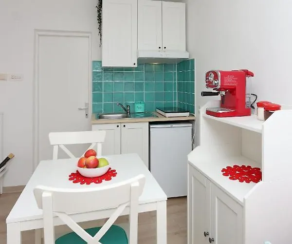 Sha La La - Charming, Unique In A Historic Building Next To A Castle, Wifi, Smart Tv, Washer-dryer Διαμέρισμα *